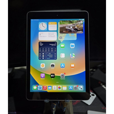 Планшет Apple iPad A1822 (5th generation) батарея 94% Планшет Apple iPad A1822 (5th generation) батарея 94%